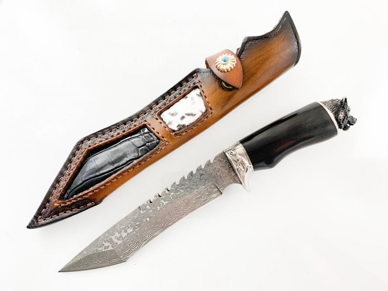 Ръчно направен ловен нож от дамаска стомана с глава на Вълк