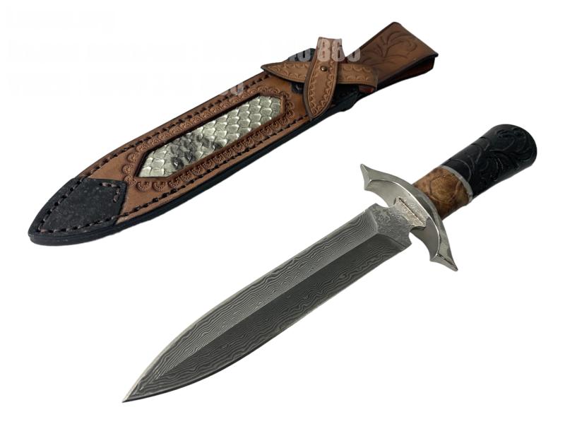 Ексклузивен ловен нож с дамаска острие и ръчно изработен кожен калъф в луксозна опаковка