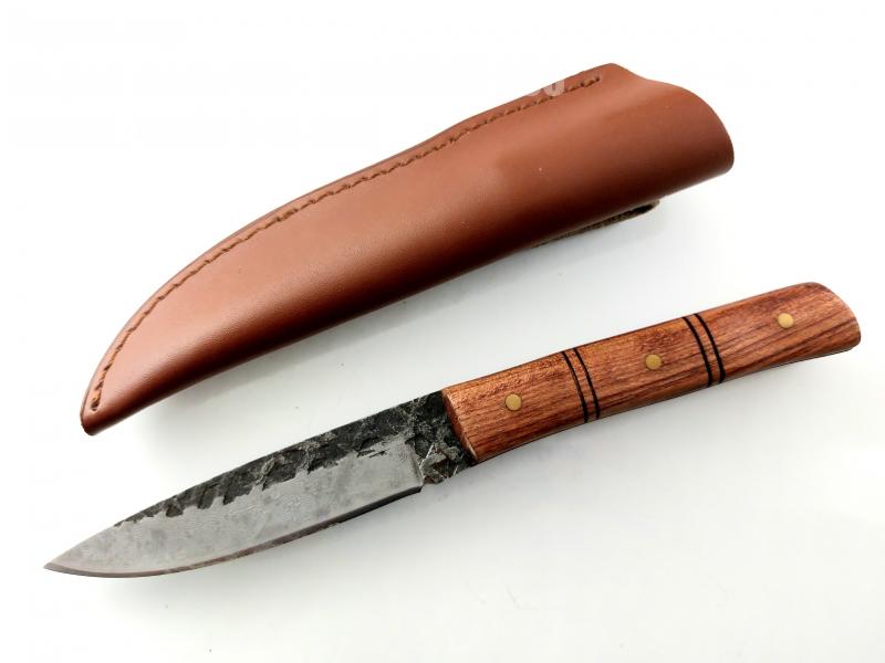 Ръчно  кован  ловен нож фултанг шарка имитираща дамаската стомана 