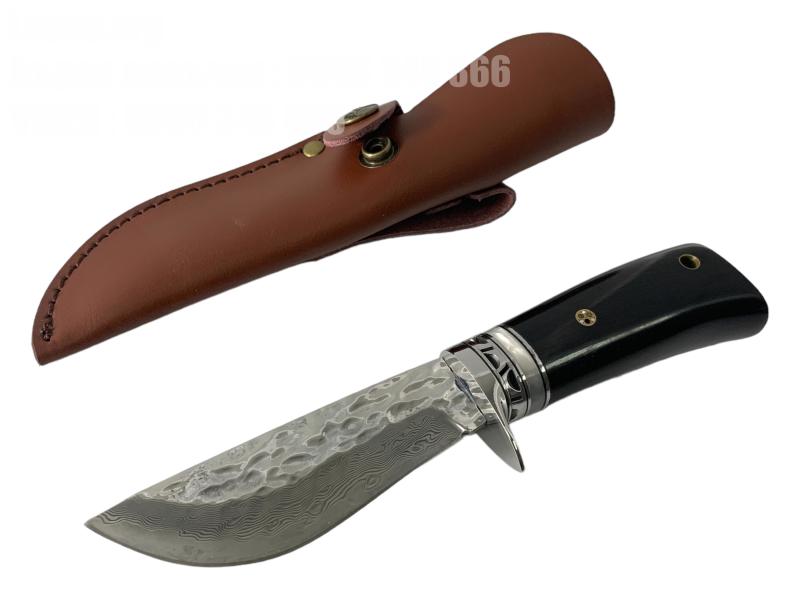 Класически нож с острие от дамаска стомана и елегантен кожен калъф