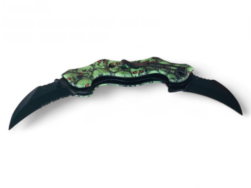 Сгъваем нож с уникален дизайн на черепи по зелената дръжка