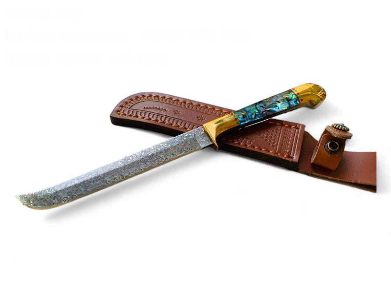 Луксозен нож от дамаска стомана с инкрустация от седеф и дървена кания
