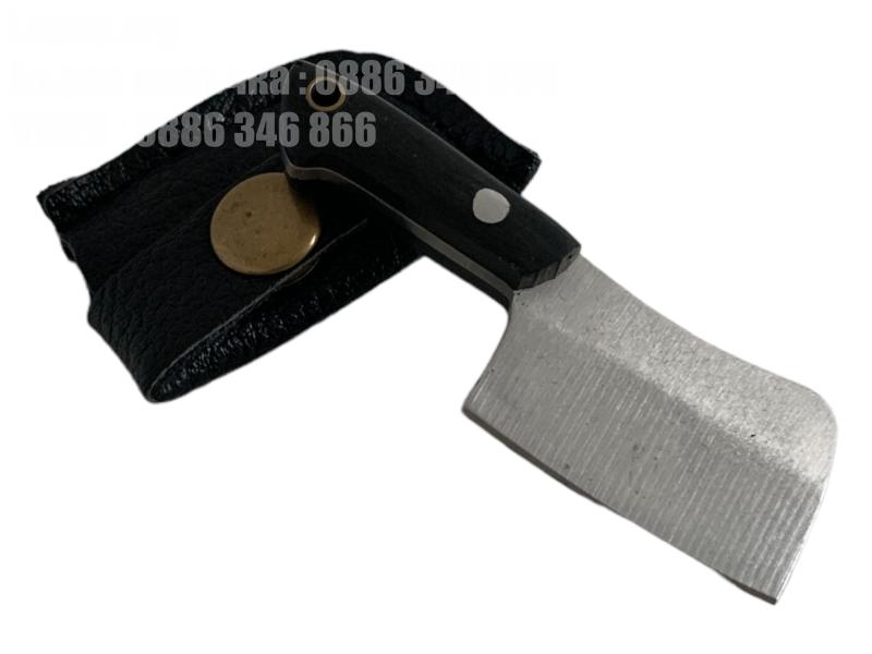 Миниатюрен джобен нож модел сатър с кожен калъф