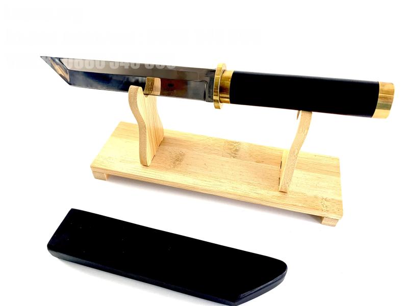 Ловен нож остър като бръснач танто острие дървена кания и бамбукова стойка