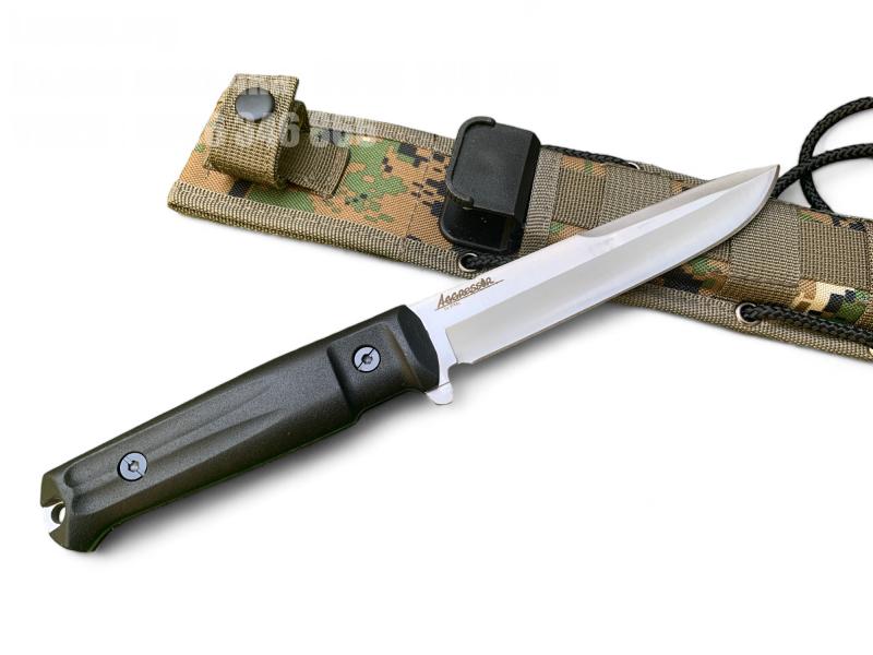 Тактически нож с черна дръжка и камуфлажна кания