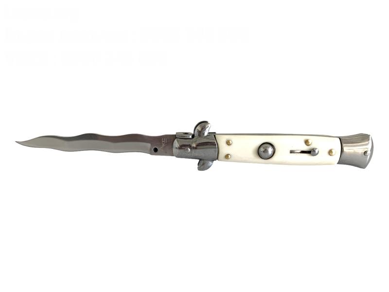 Елегантен сгъваем автоматичен нож със змийска форма на острието и бяла корианова дръжка