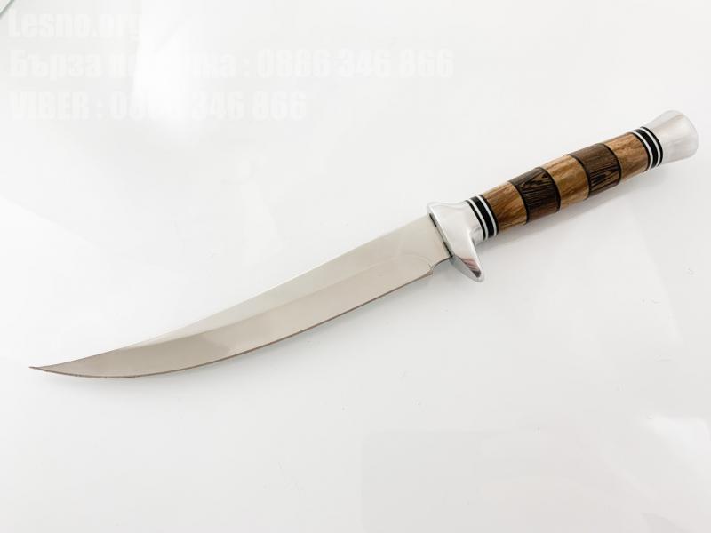 Красив ловен нож с дървена дръжка и извито острие 