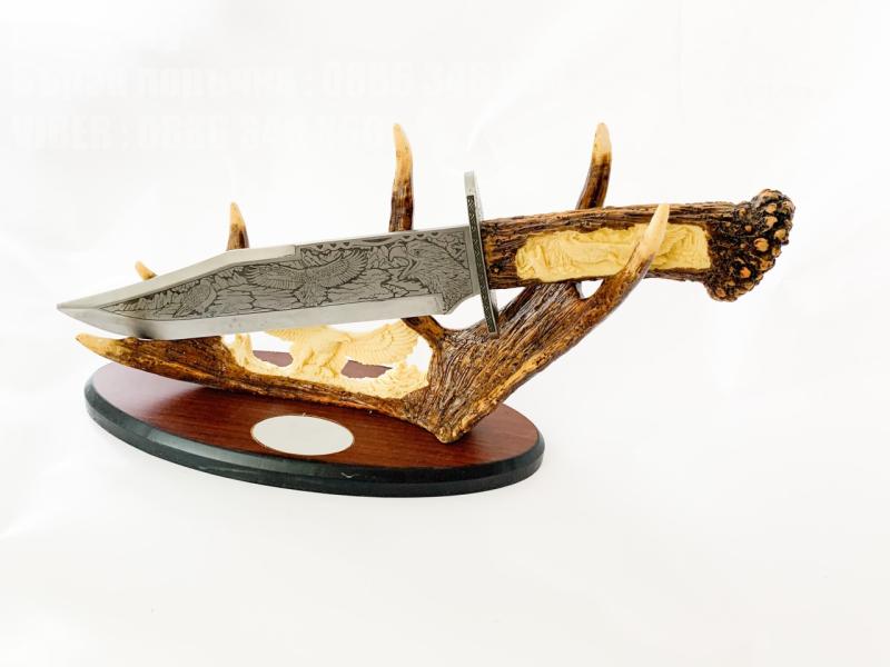 Колекционерски нож с атрактивен и впечатляващ дизайн гравиран Орел
