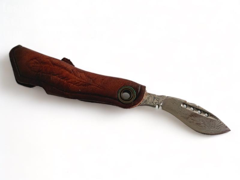Ръчно изработен сгъваем дамаски нож с кожен калъф