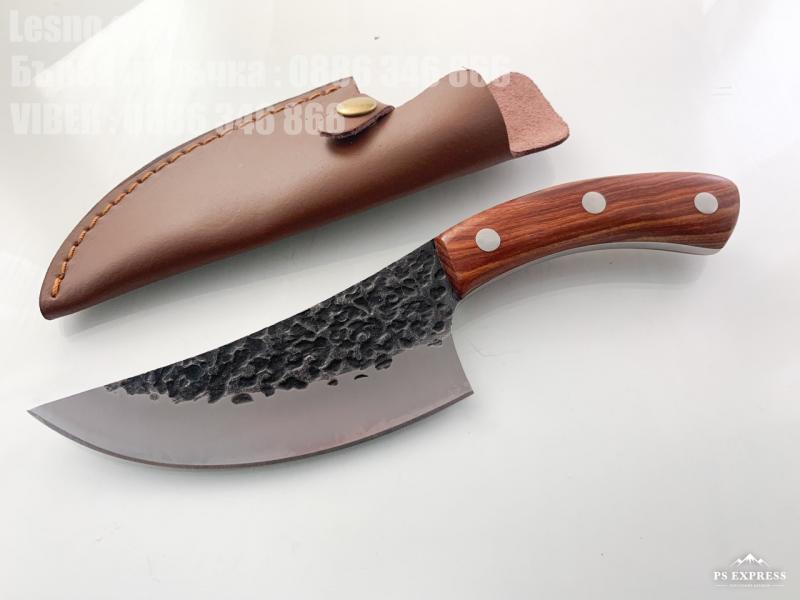 Ловен нож ръчно направен от кована стомана извито острие подходящ за дране