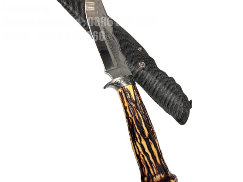 Ловен нож с гравирана акула на острието 