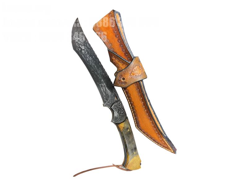 Ловен нож от японска дамаска стомана с кожена кания 