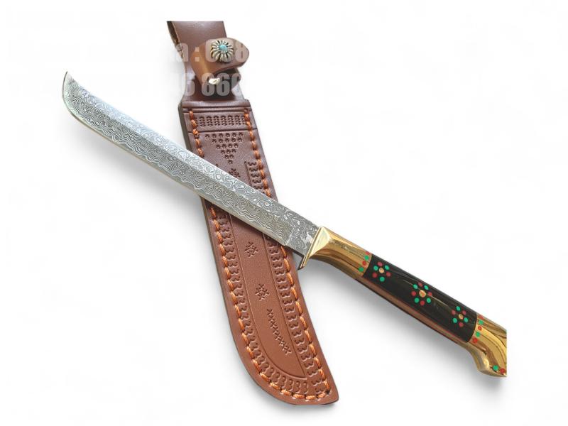 Традиционен нож с ръчно изработен кожен калъф