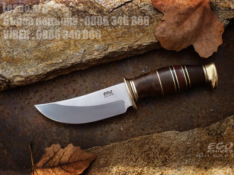 Прецизно направен ловен нож с дръжка  изработена от корен на орех, кожа и бронз