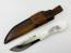 Ловен нож Ръчно направен с дръжка от бял кориан 