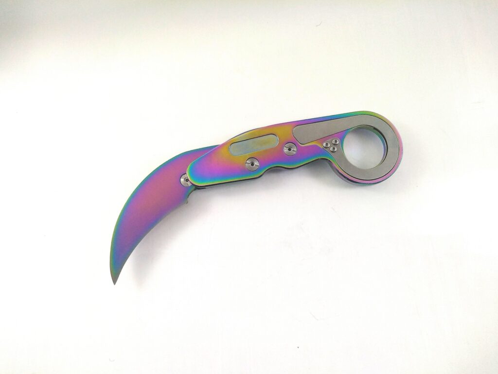 Тактически нож карамбит дизайн взаимстван от Provoke Kinematic Rainbow  |  Lesno.org