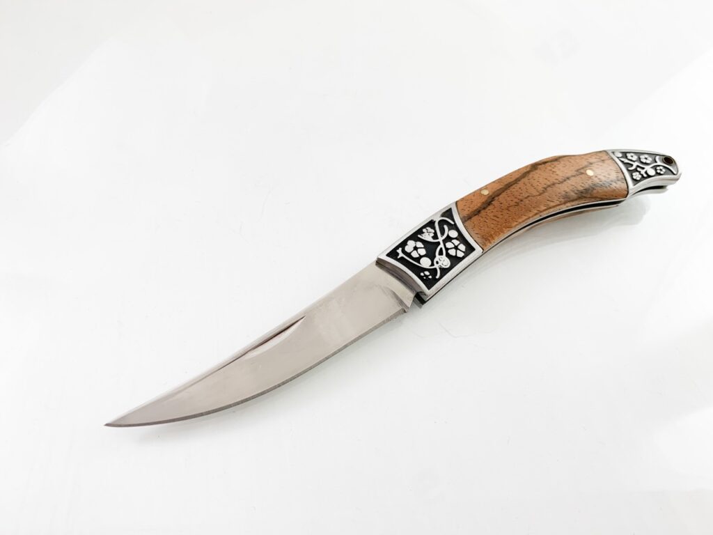 Стилен сгъваем джобен нож с леко извито острие и кожен калъф WildSteel  |  Lesno.org